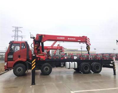 解放、徐工與宏昌天馬 20噸隨車吊的綜合對比與市場分析