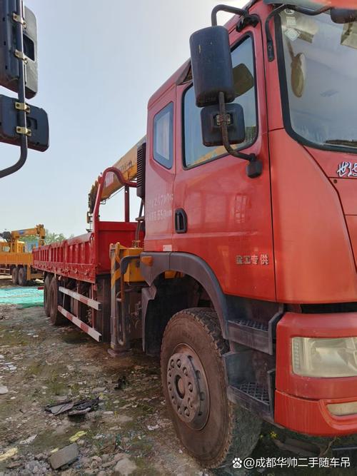 高配置隨車吊轉讓 21年徐工12噸4節臂吊機，三橋后雙底盤